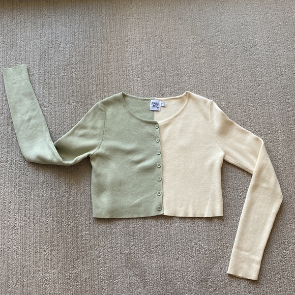 HOST PICK 🌺🌺 PRINCESS POLLY SWEATER 🎉🎉 - Picture 3 of 10